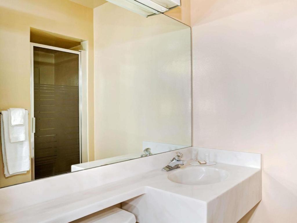 Howard Johnson By Wyndham South Lake Tahoe Exterior foto