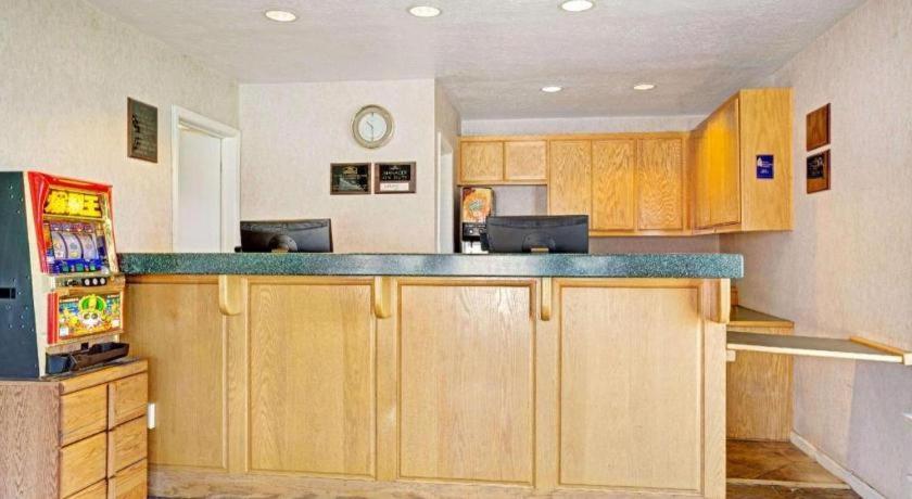 Howard Johnson By Wyndham South Lake Tahoe Exterior foto